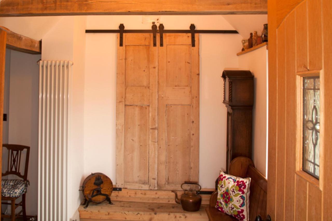The Cottage Cross in Hand Εξωτερικό φωτογραφία